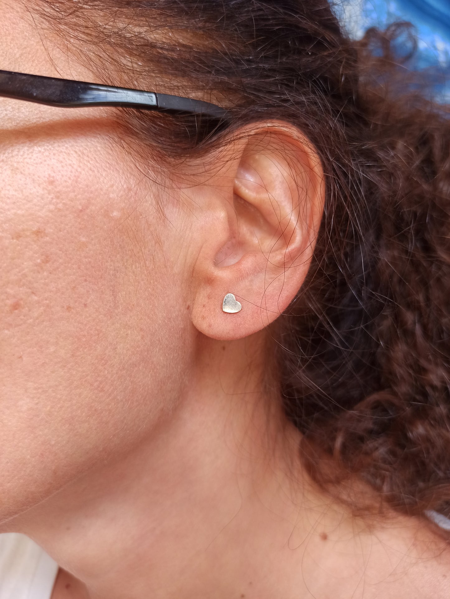 Single lobe earring in 925 silver with a flat heart