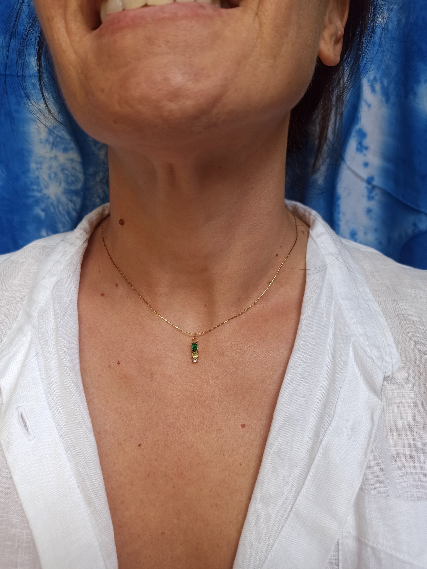 Dünne Halskette aus grün vergoldetem Stahl