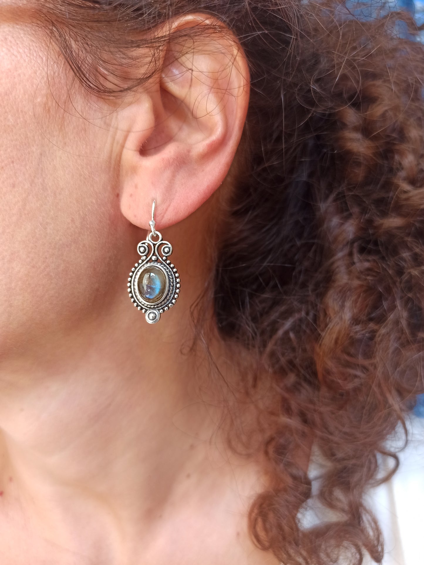 Boho-Ohrringe aus silbernem Labradorit