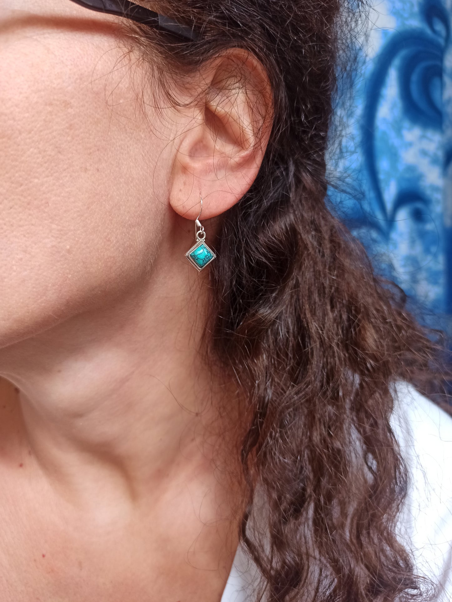 Türkise Howlith-Ohrringe aus 925er Silber