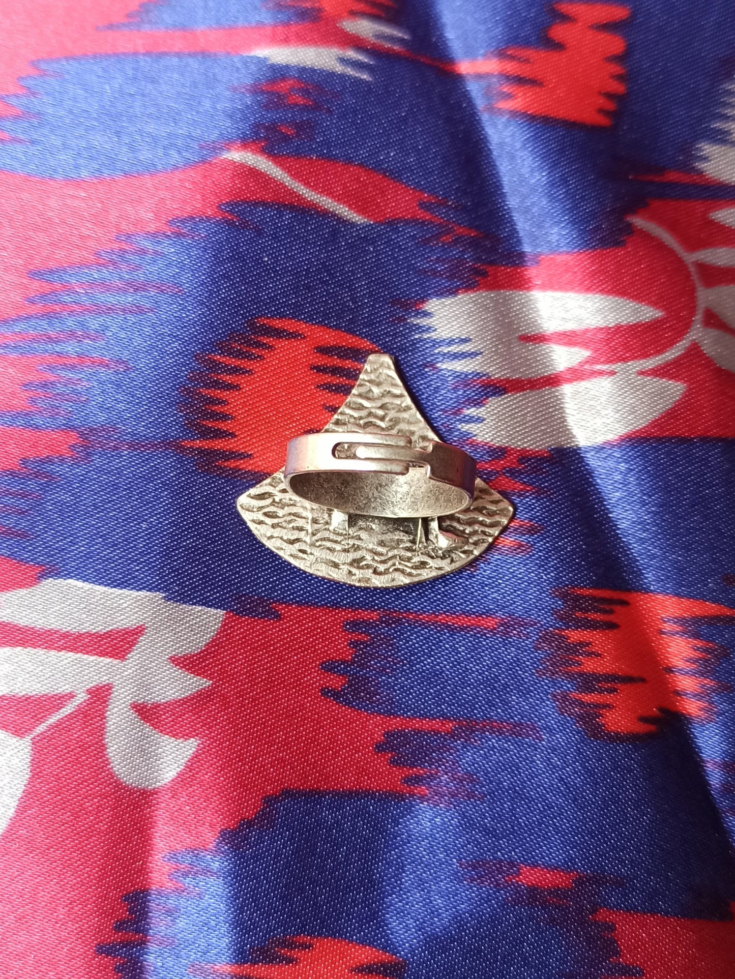 Schwarzer Dreiecksring