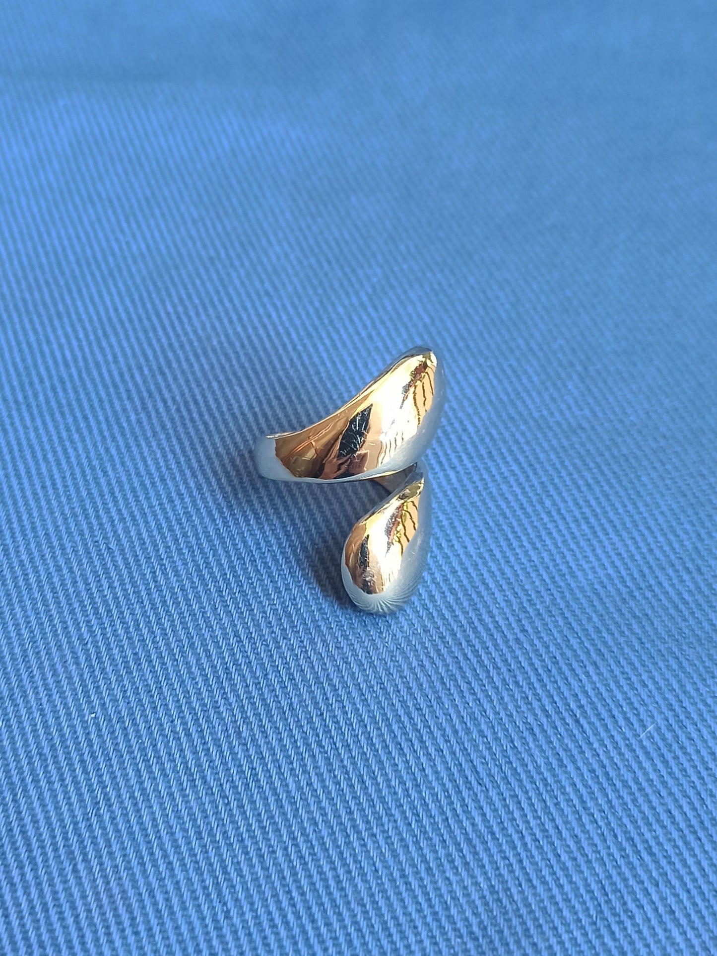 Zwei Tropfen goldener Boho-Ring