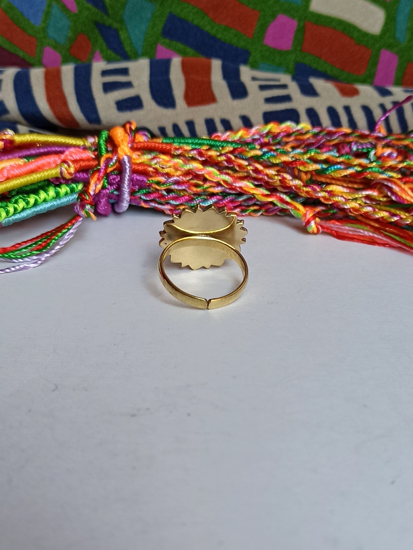 Goldener Boho-Ring mit türkisfarbener Blume