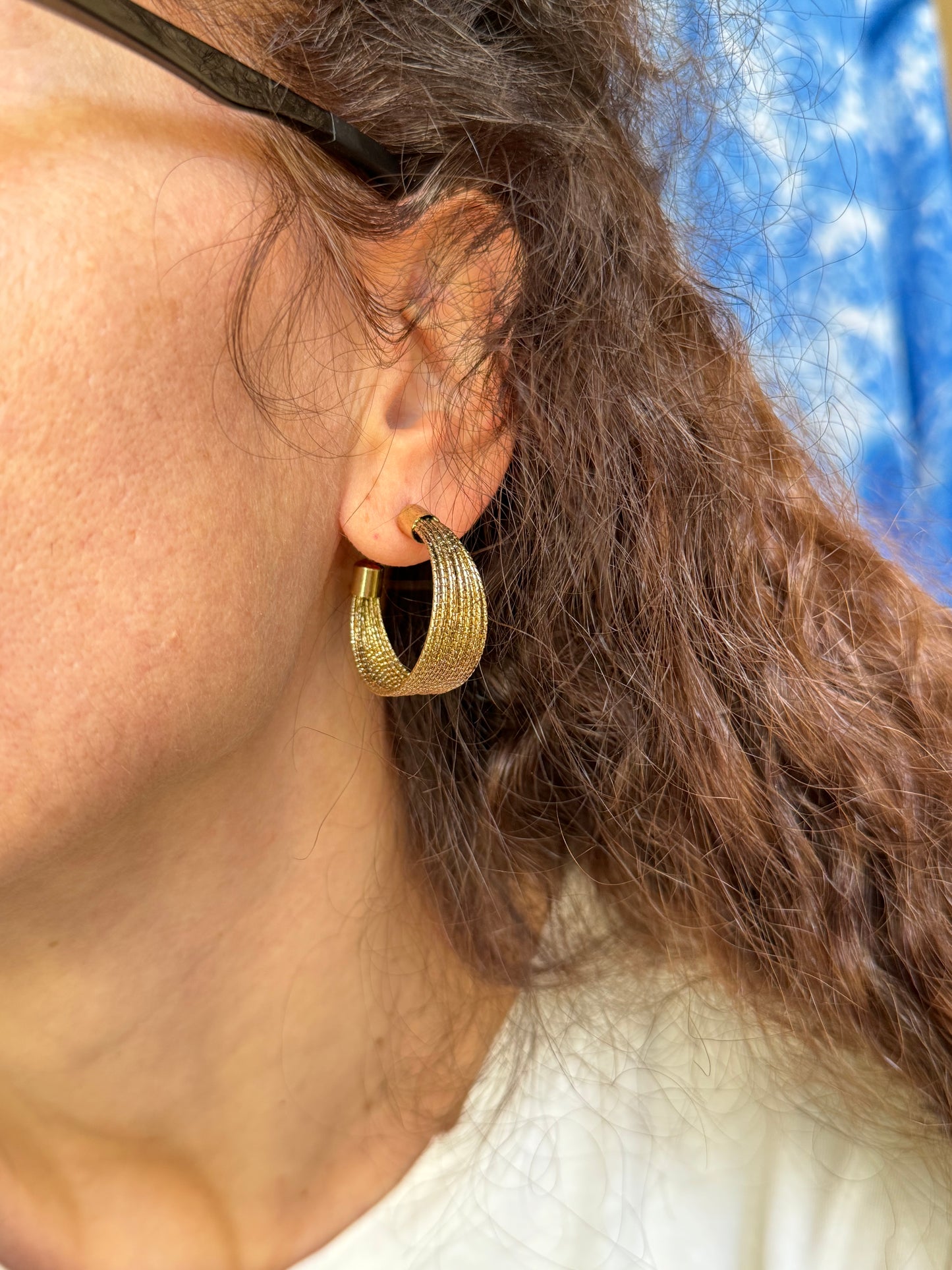 Golden circle earrings with a thousand lines