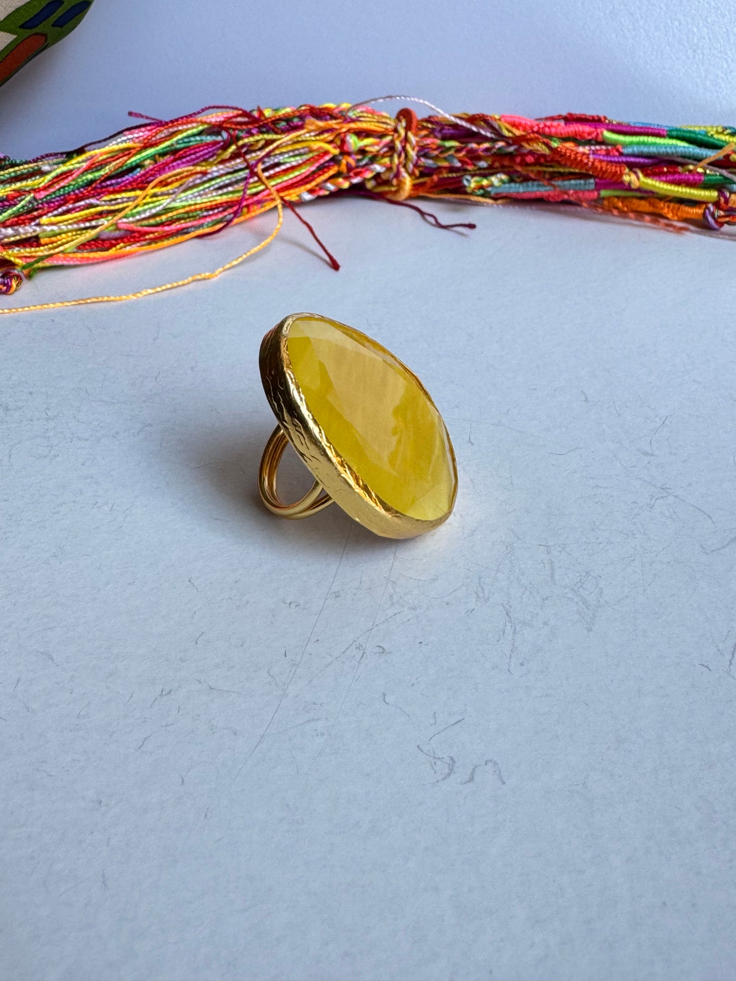 Anello dorato big giallo