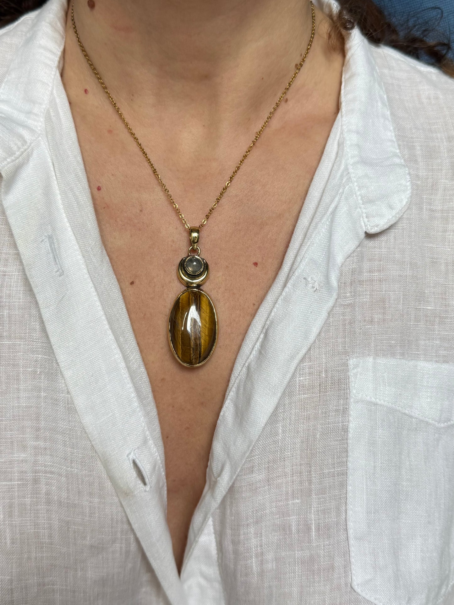 Ciondolo dorato occhio di tigre e labradorite