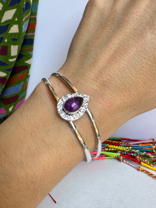 Bracciale boho argentato viola