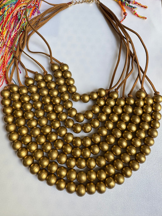 Goldene mehrreihige Brustkette