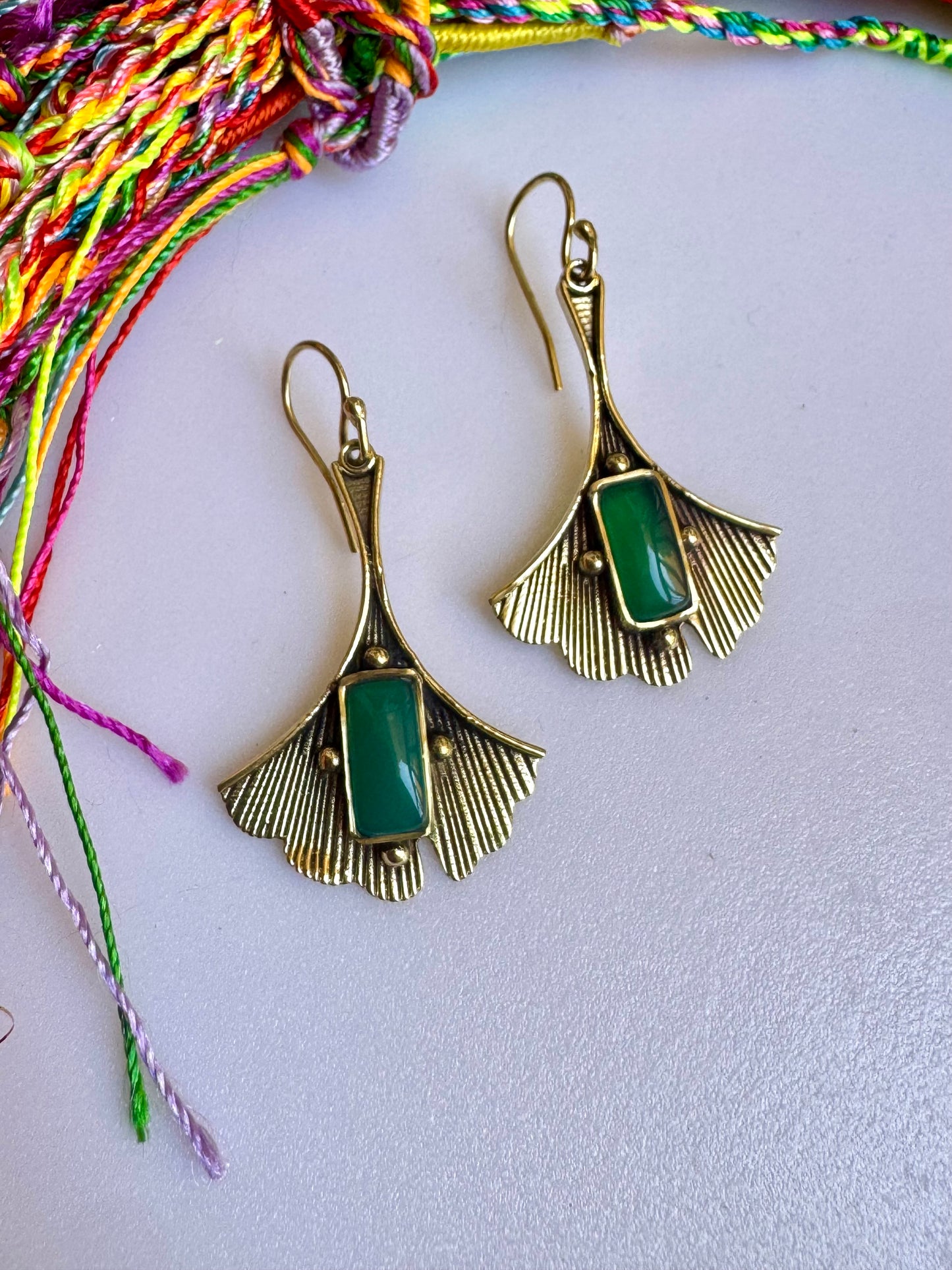 Orecchini boho dorato gingko verde