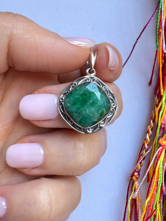 Ciondolo argento 925 radice di smeraldo V10