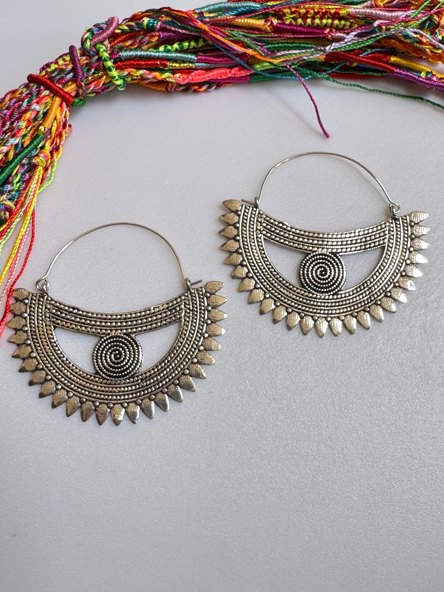 Orecchini boho argentati cerchi spirale