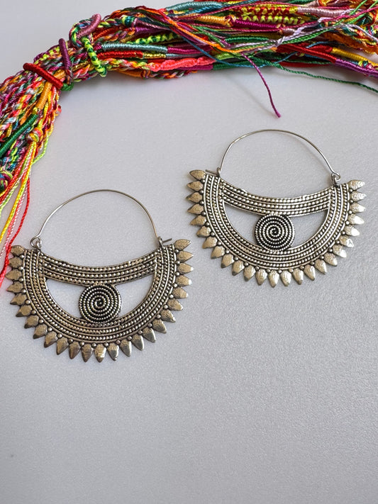 Orecchini boho argentati cerchi spirale
