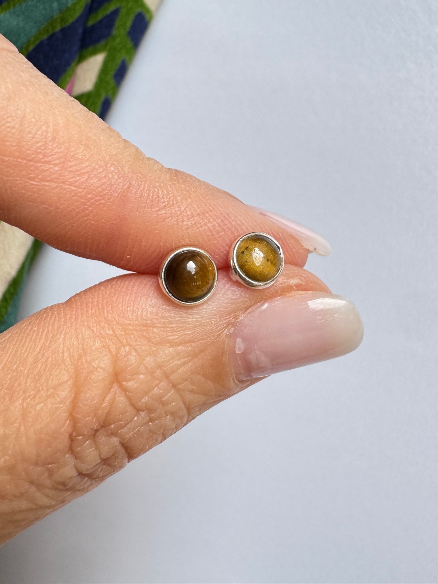 Orecchini mini lobo argento 925 occhio di tigre