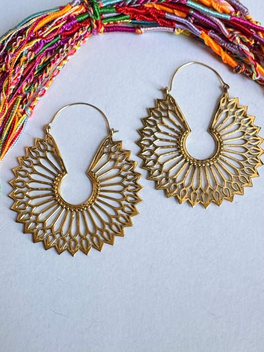 Orecchini boho dorati cerchi ventaglio