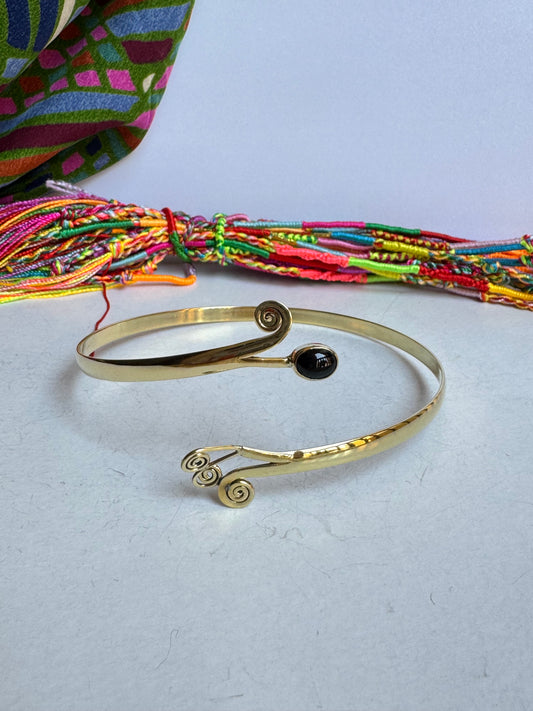 Bracciale braccio boho dorato nero