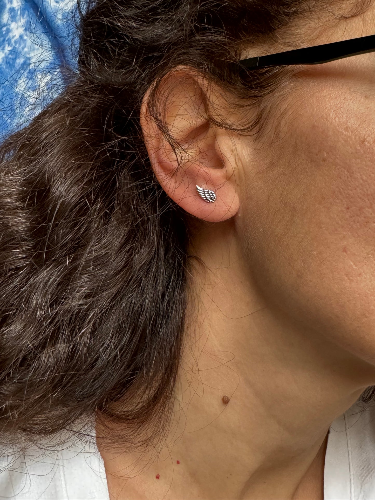 Single lobe wing earring in 925 silver