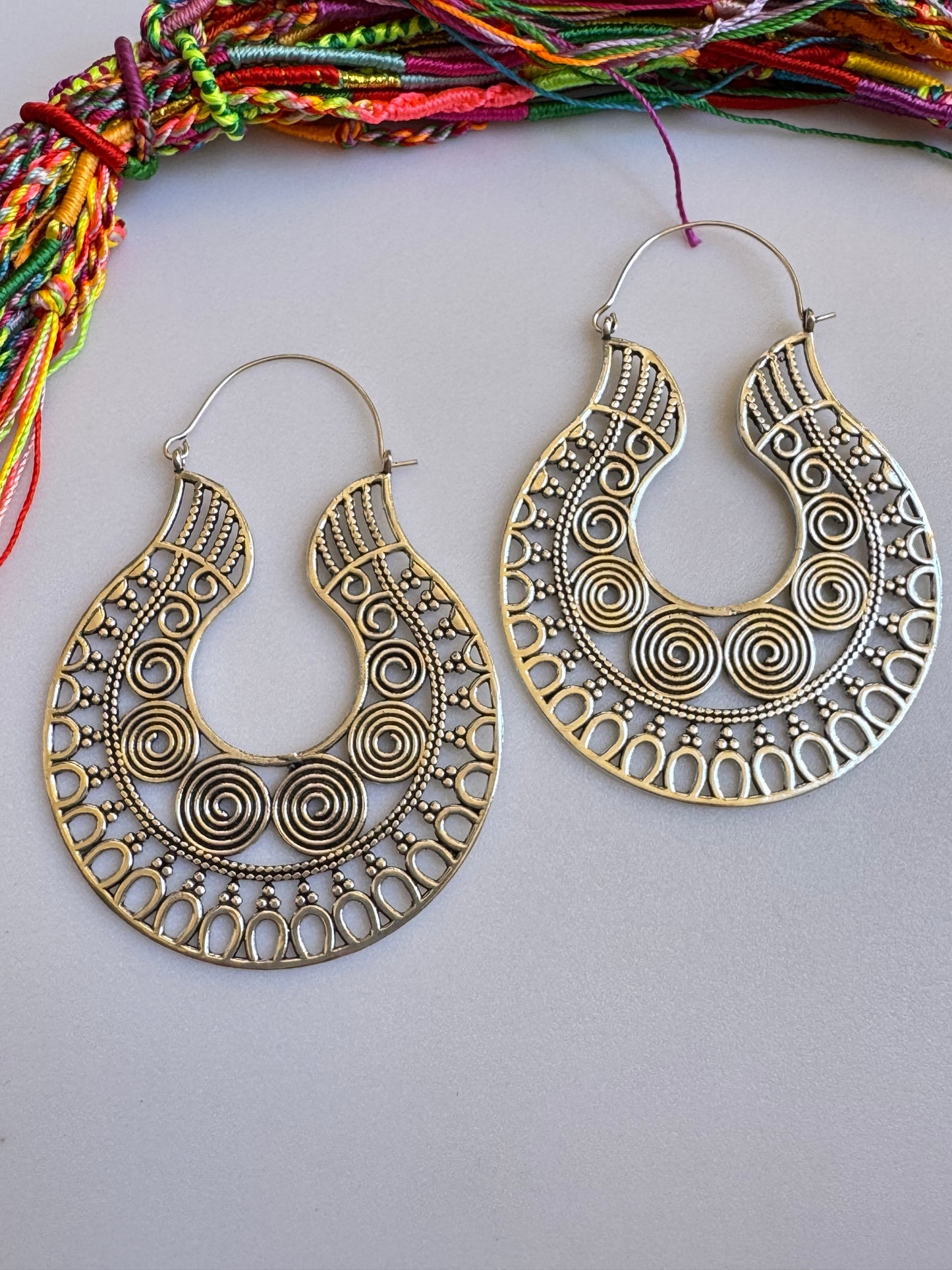 Orecchini boho argentati cerchi spirali
