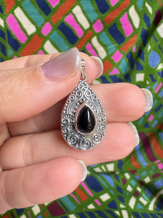 Schwarzer Onyx-Anhänger aus 925er Silber