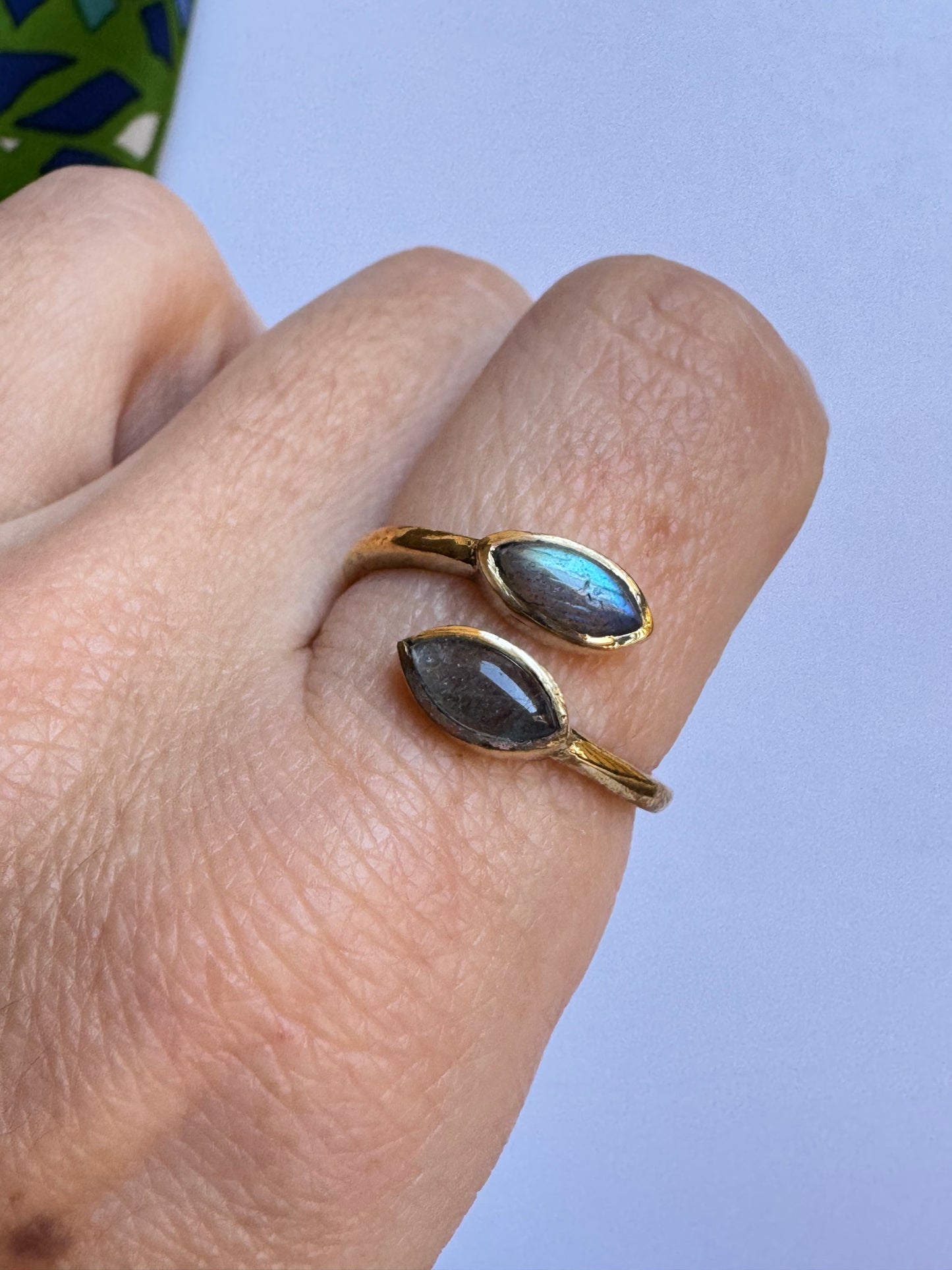 Anello boho dorato labradorite