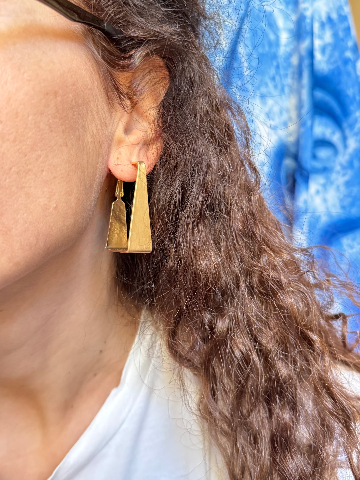 Rectangular golden circle earrings