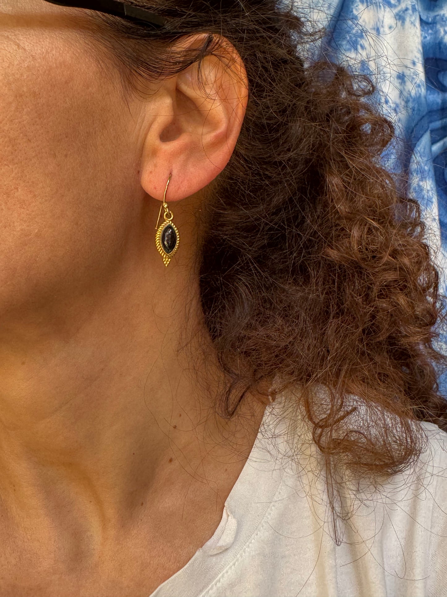 Orecchini boho dorato nero V4