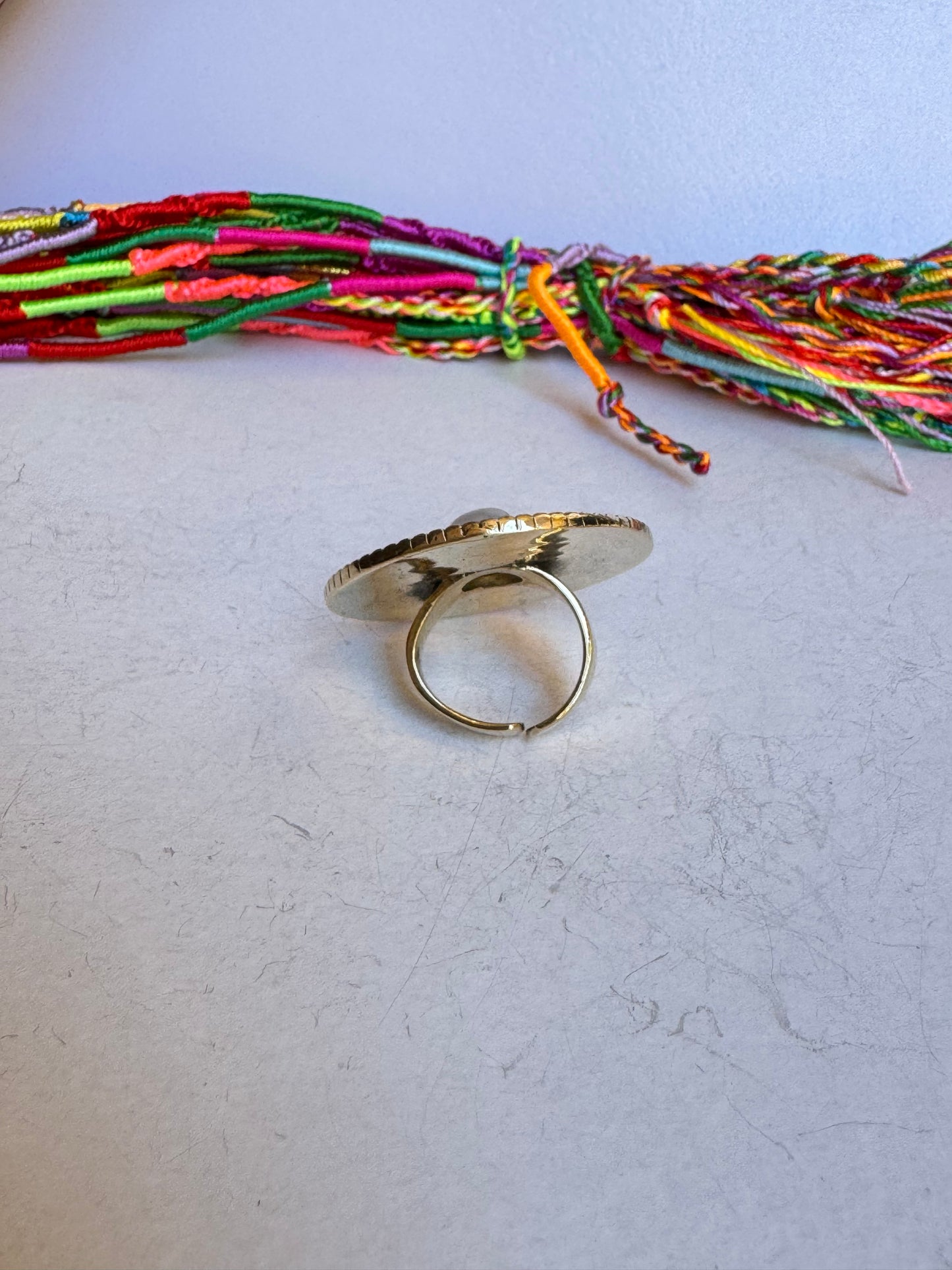 Anello boho dorato pietra di luna arcobaleno