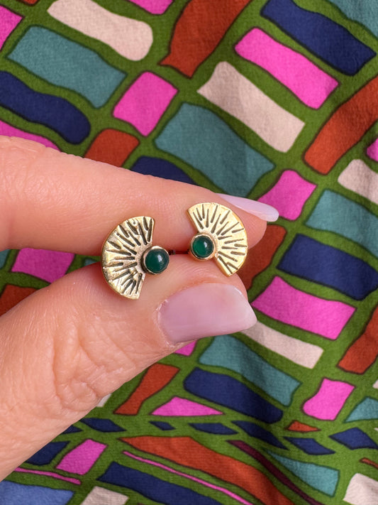 Orecchini boho dorato lobo verde