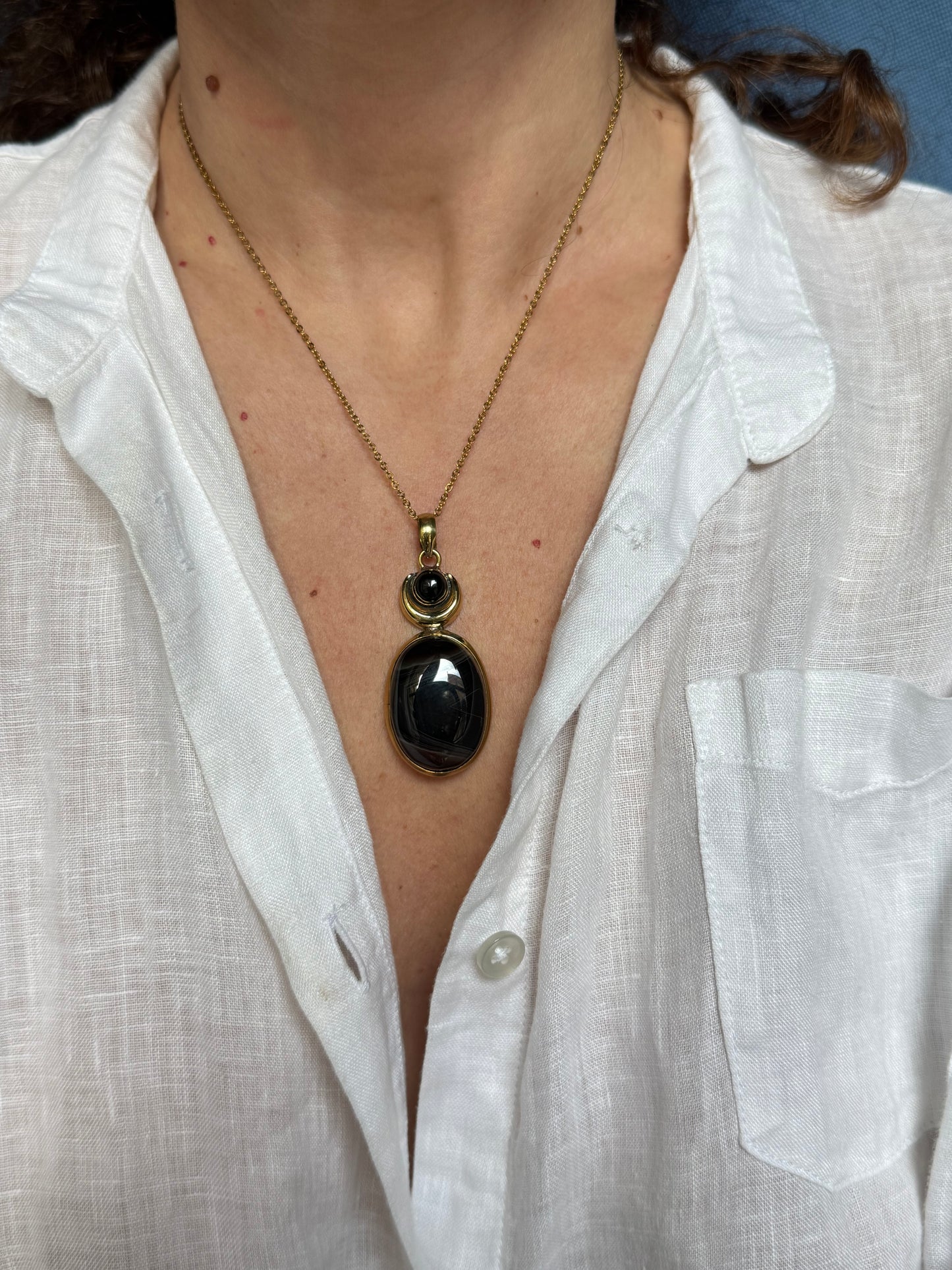 Ciondolo boho dorato onice nero