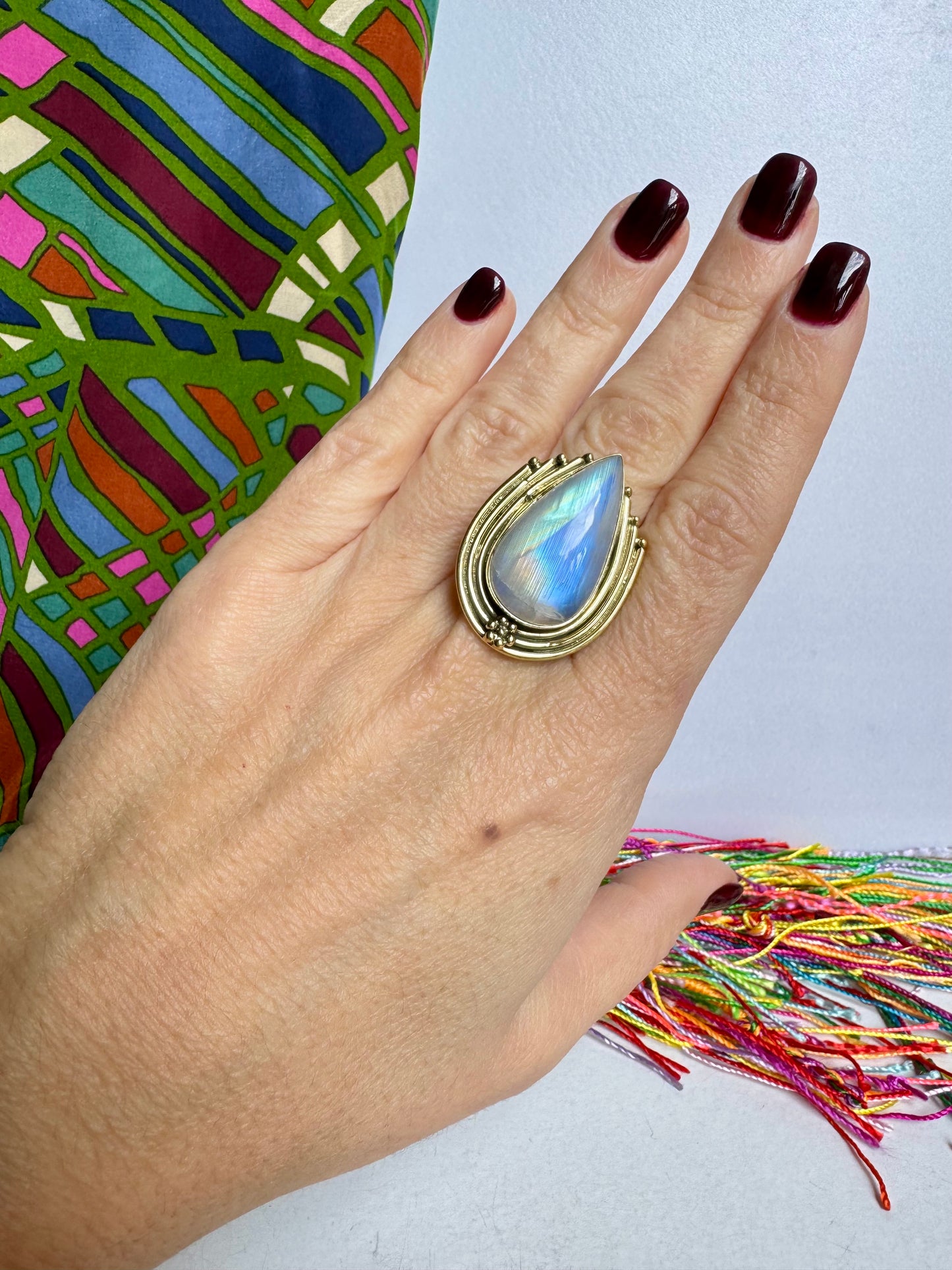 Anello boho dorato pietra di luna arcobaleno regolabile