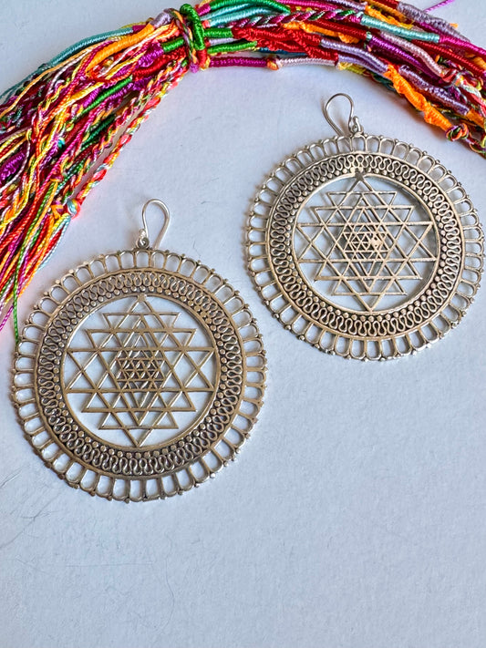 Orecchini boho argentati cerchi Sri Yantra
