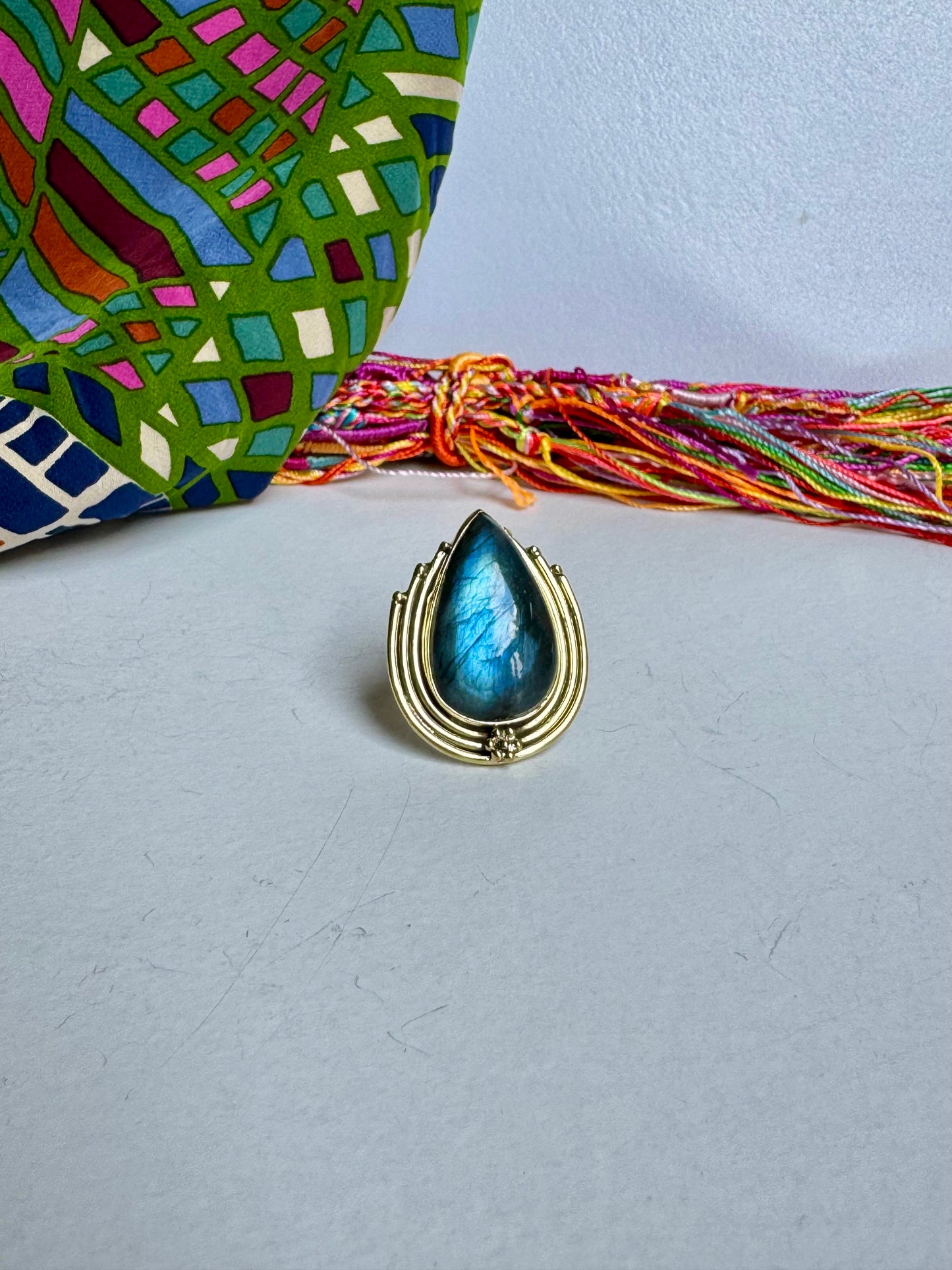 Anello boho dorato labradorite regolabile