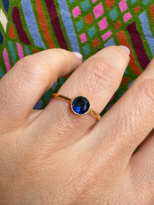 Anello dorato blu