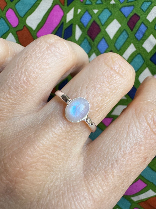 925 Silver Rainbow Moonstone Ring Size 21 - G16
