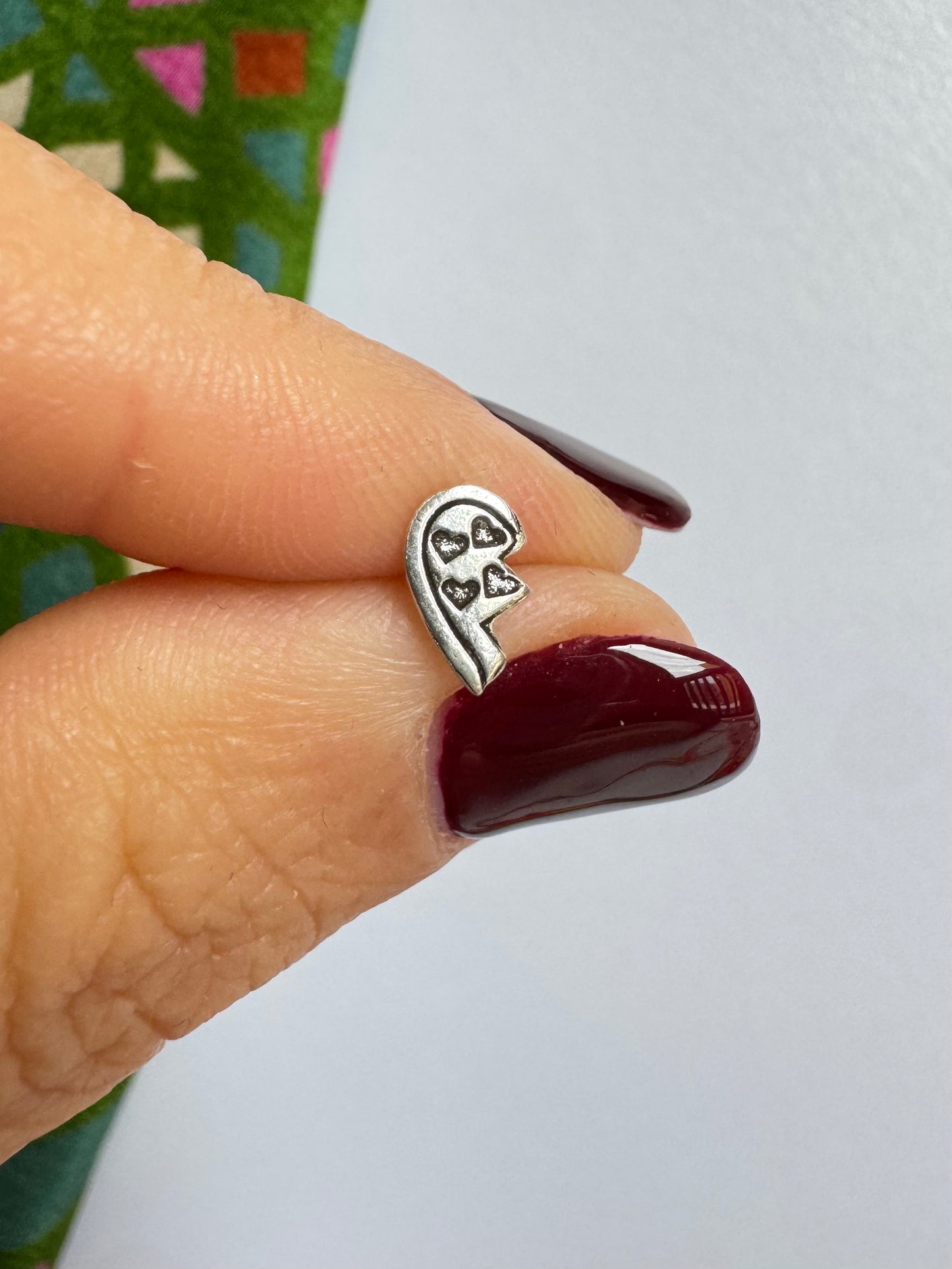 Single lobe earring in 925 silver with a half-heart shape