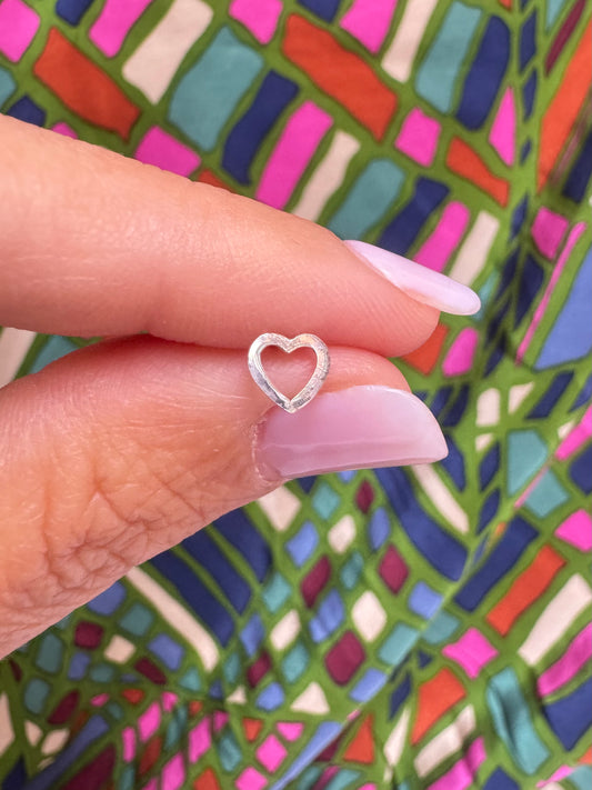 Single earring in 925 silver with a heart profile