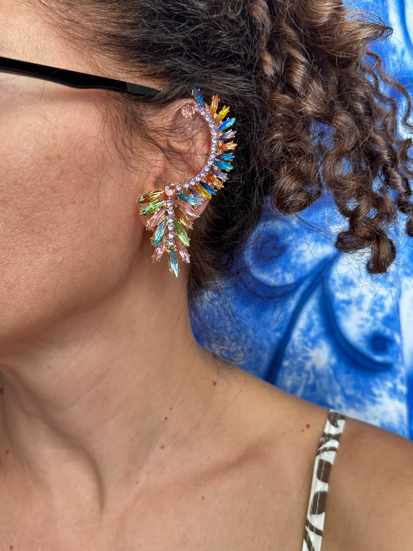 Orecchino singolo ear climber con cristalli multicolore destra
