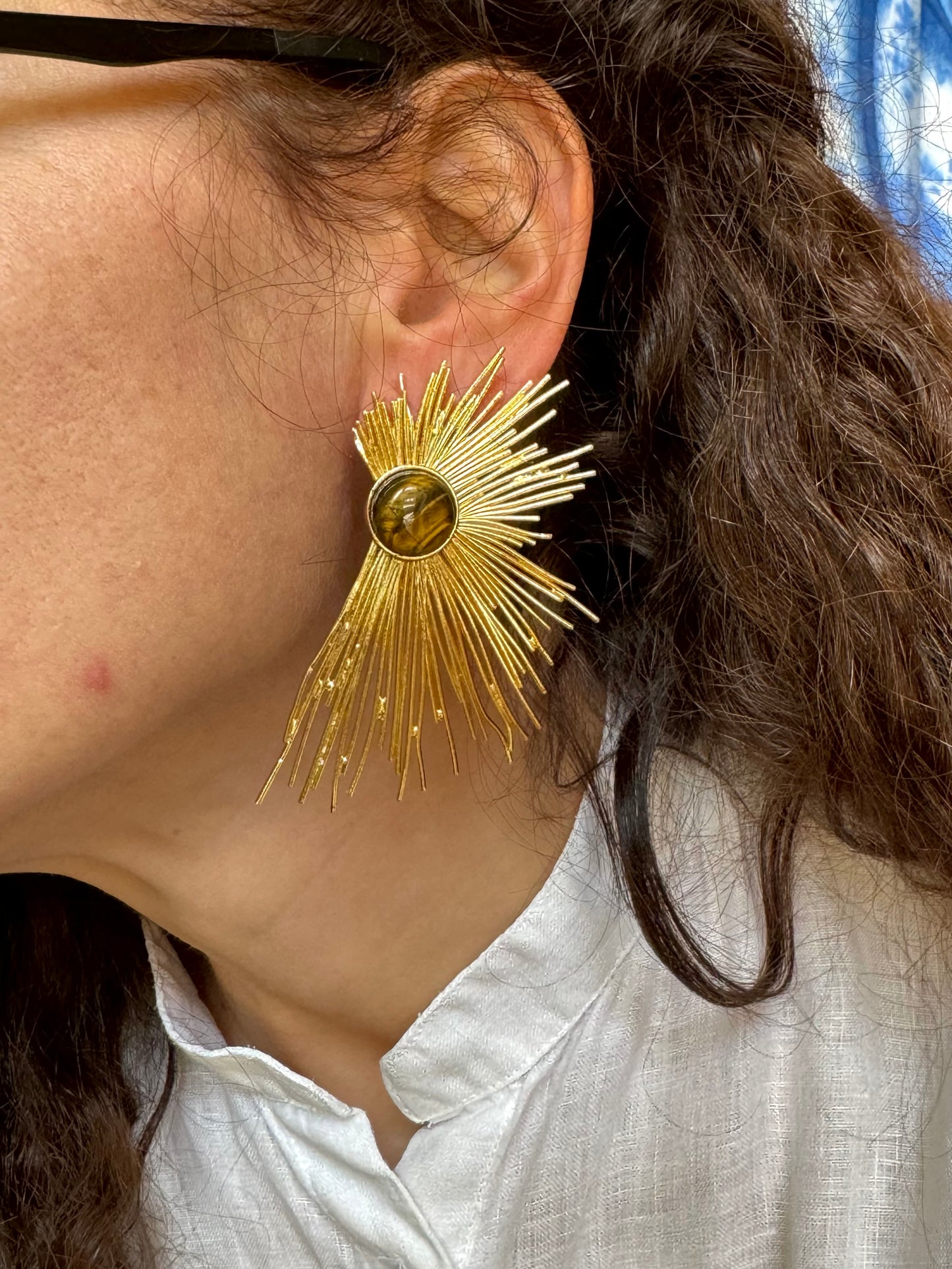 Brown golden earrings