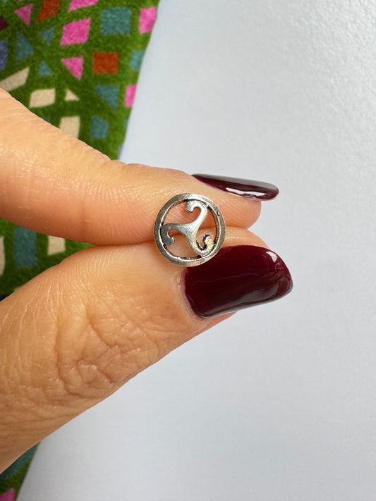 Single lobe earring in 925 silver, triskell