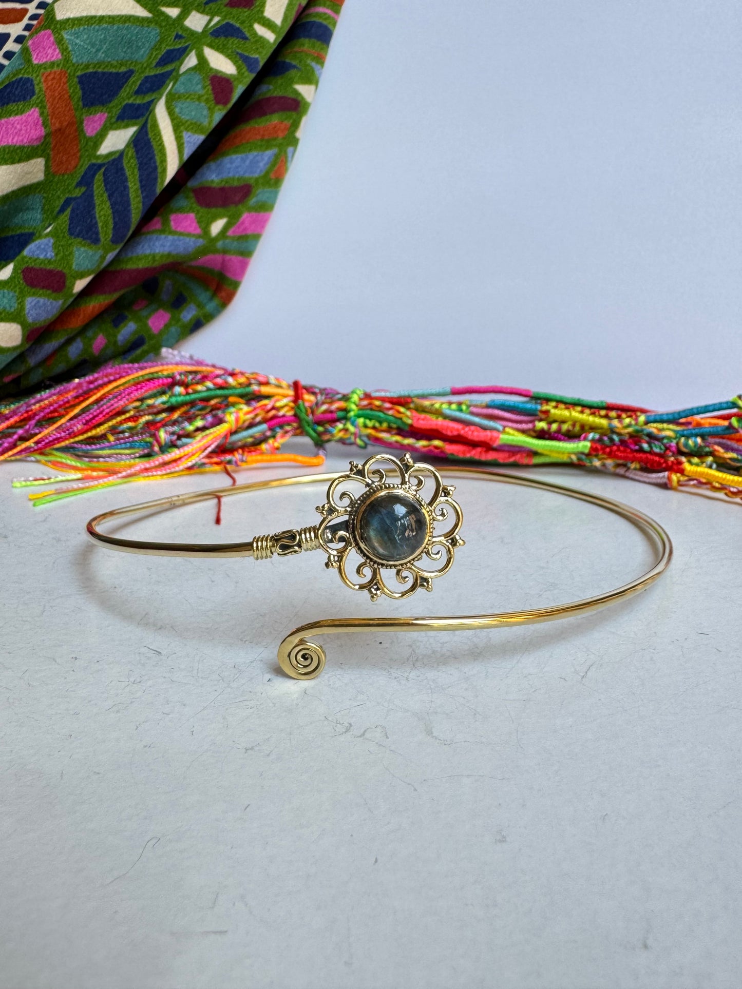 Collarino dorato fiore labradorite