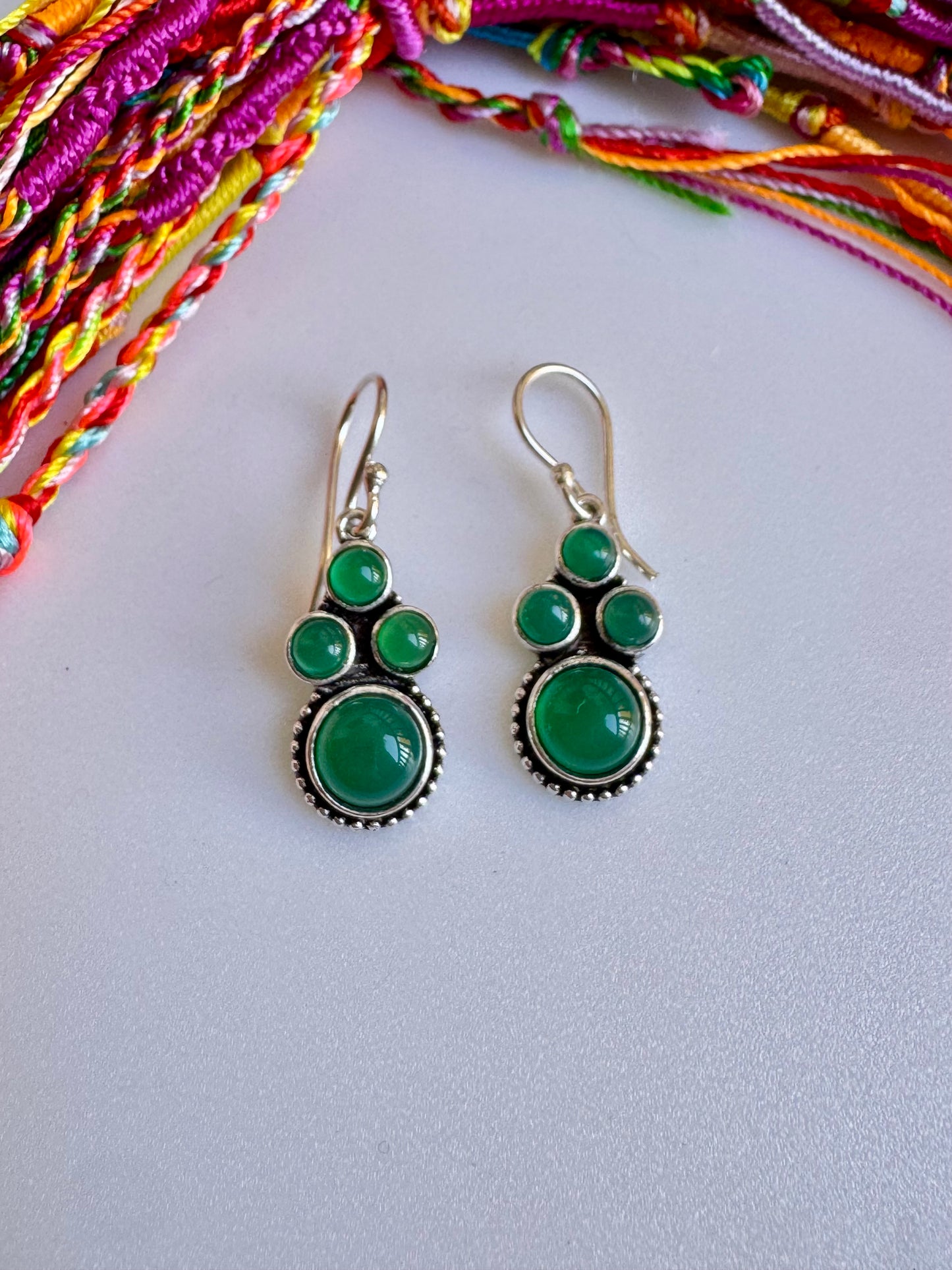 Orecchini boho argentato verde V3