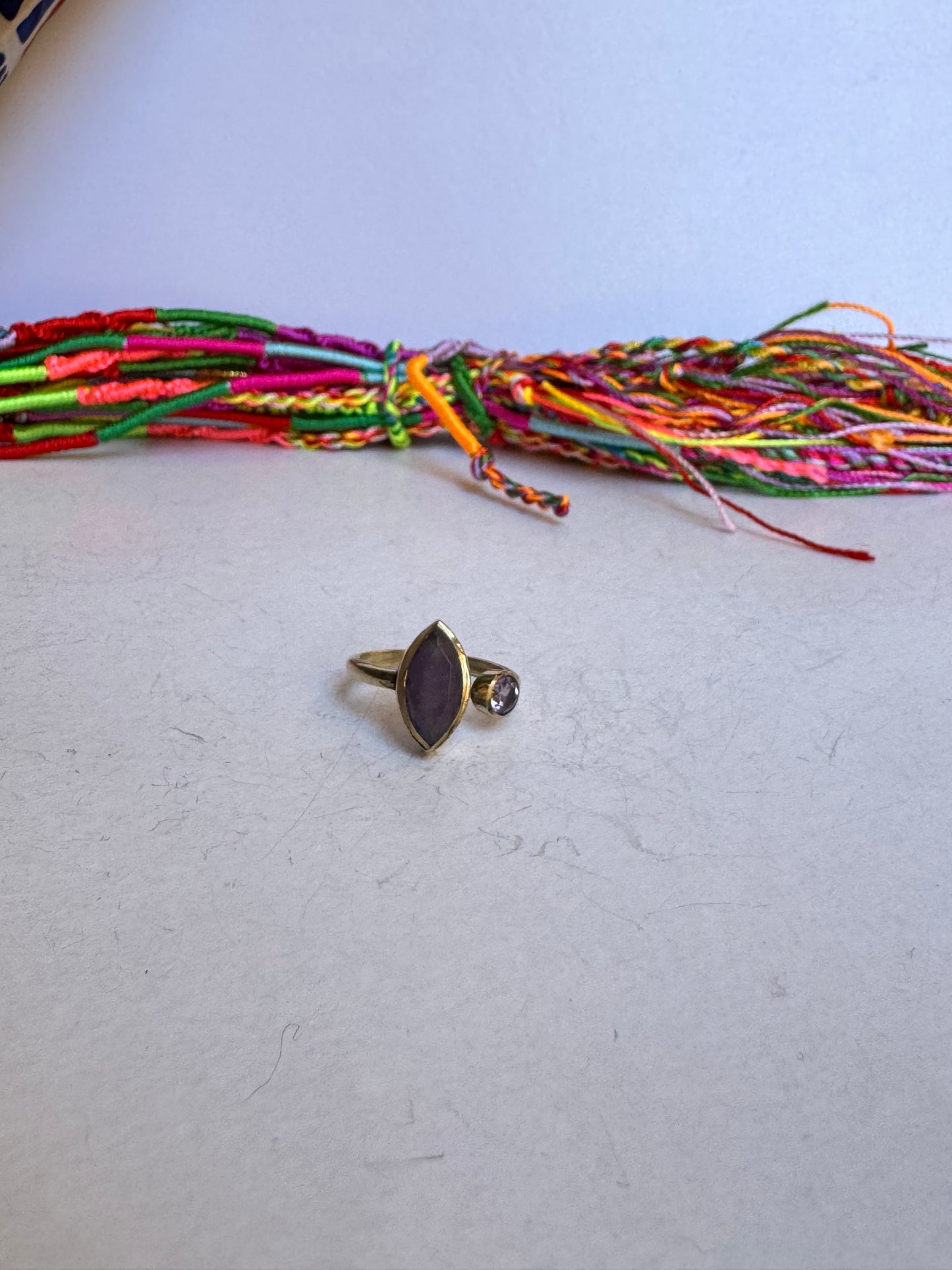 Anello boho dorato viola