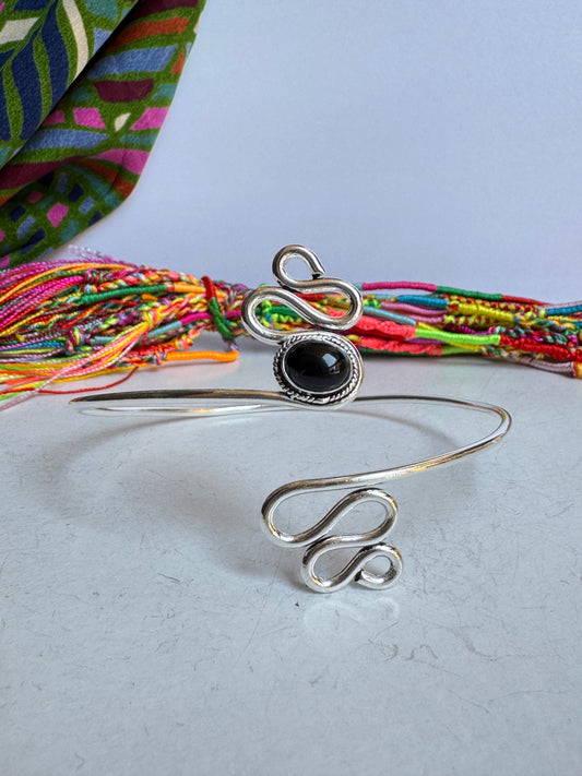 Bracciale braccio boho argentato nero