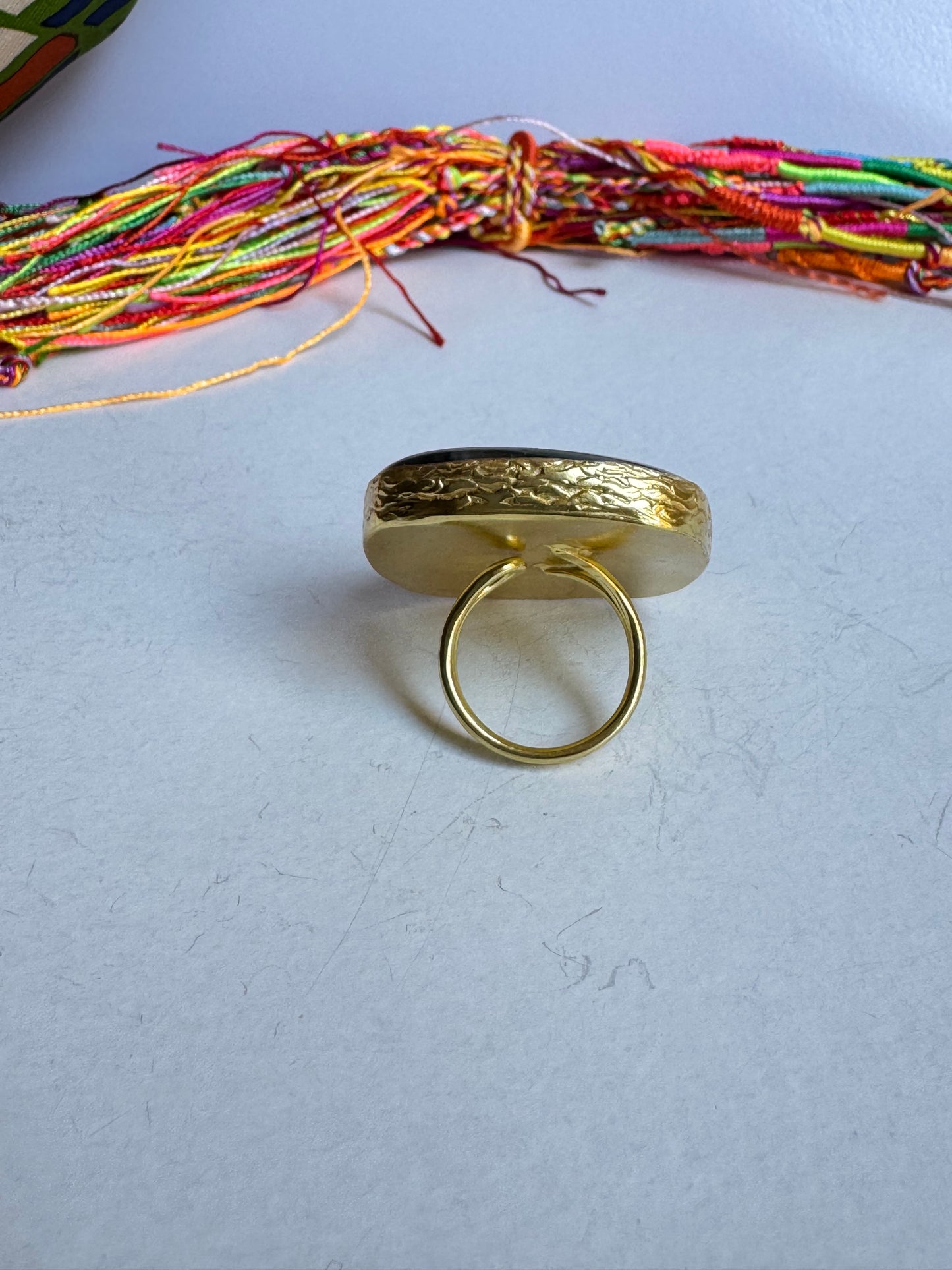 Anello boho dorato labradorite regolabile