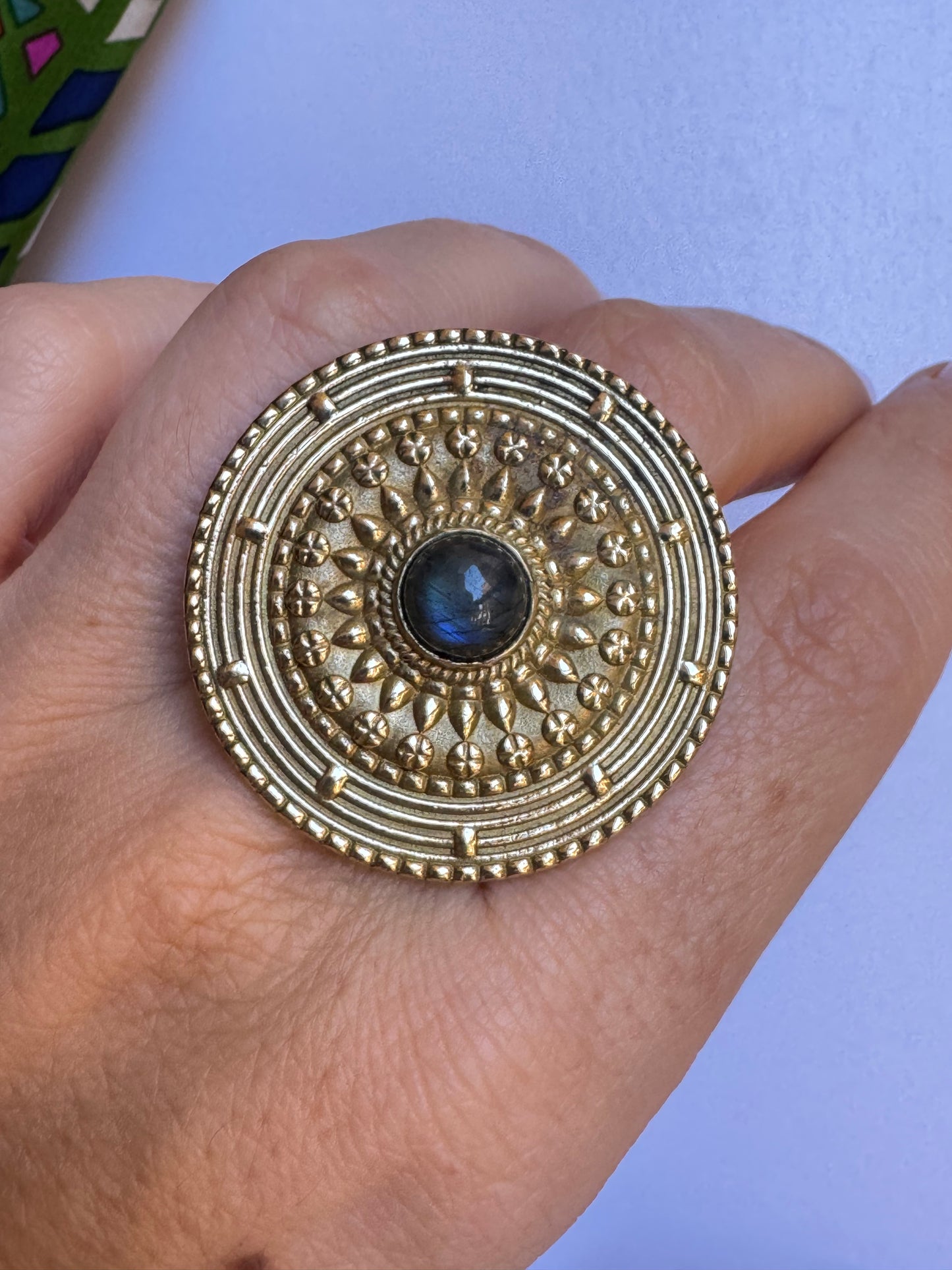 Anello boho dorato labradorite regolabile