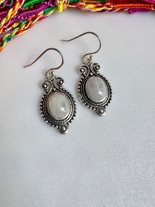 Orecchini boho argentato pietra di luna