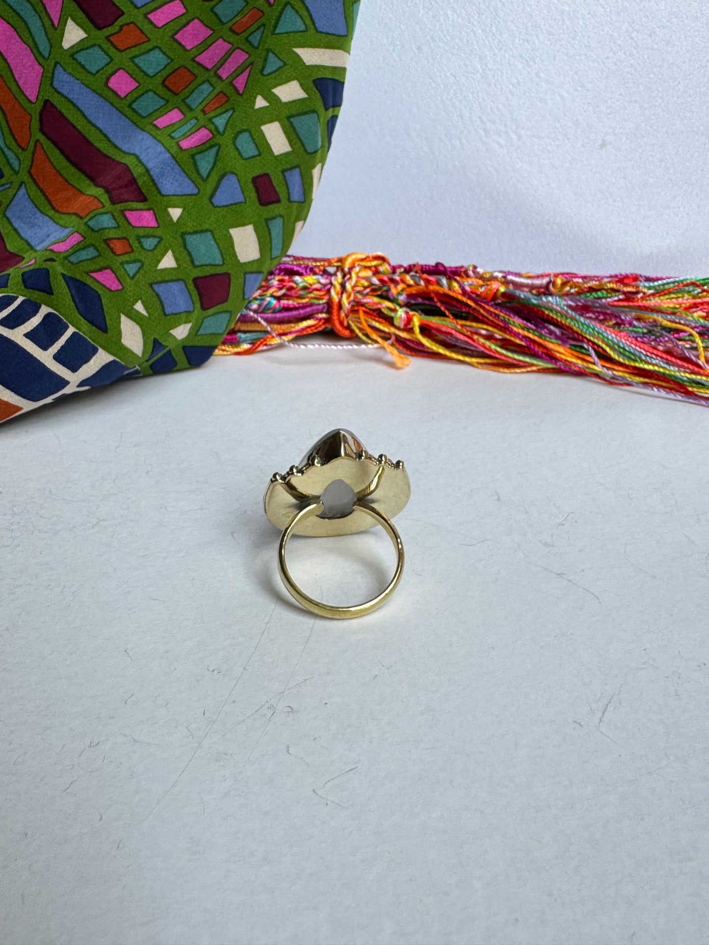 Anello boho dorato pietra di luna arcobaleno regolabile