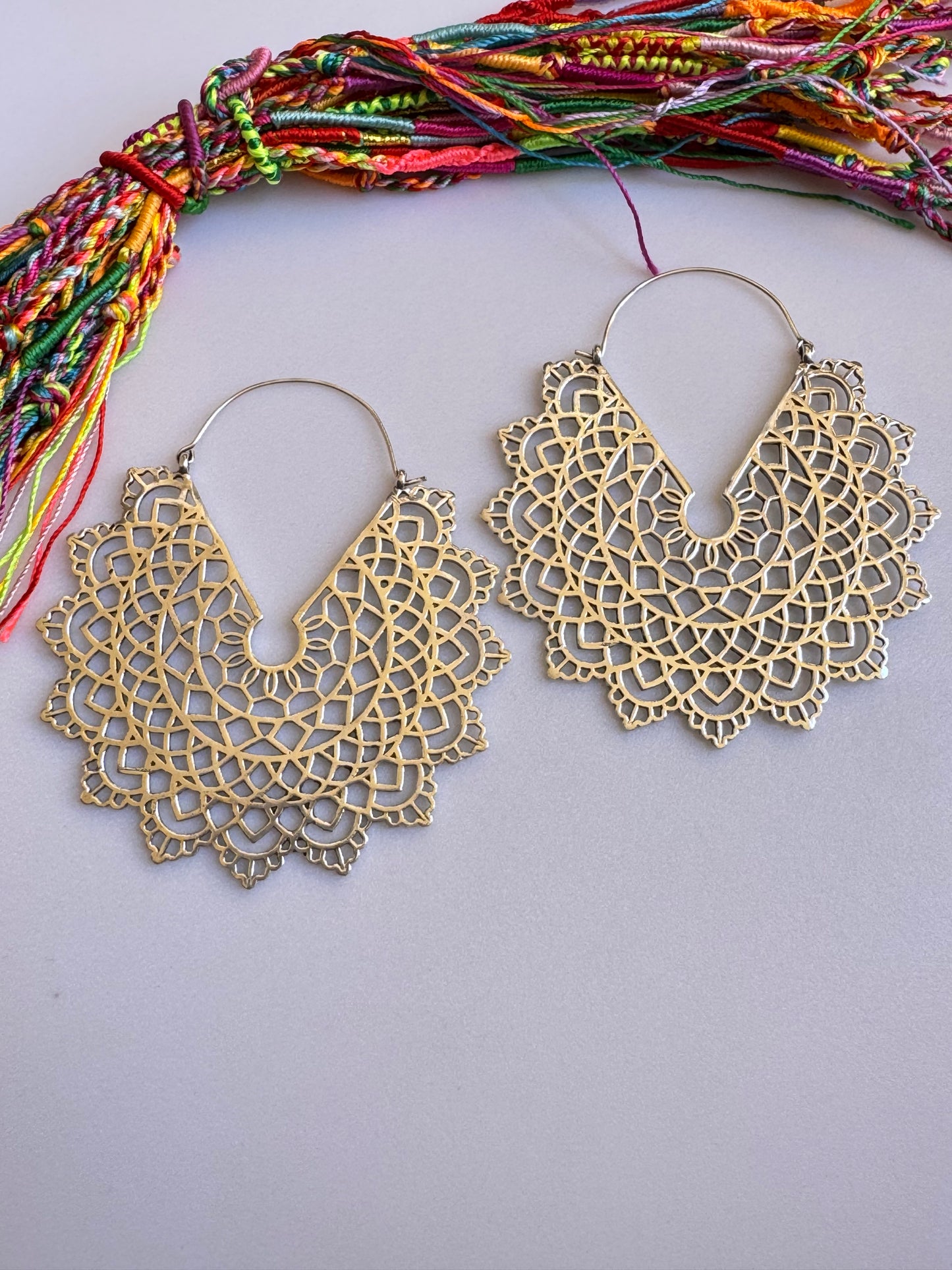 Orecchini boho argentati cerchi mandala