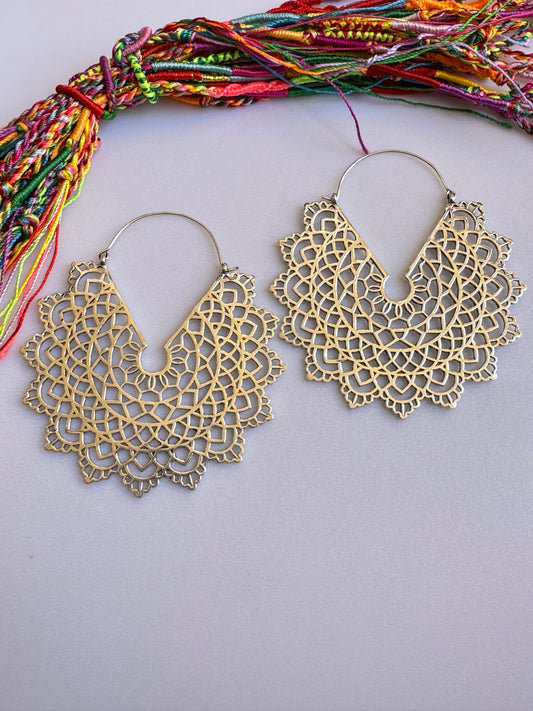 Orecchini boho argentati cerchi mandala