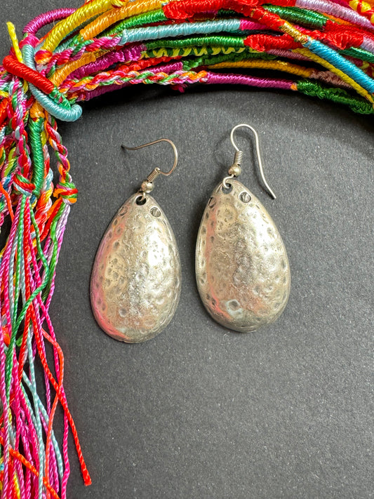 Tropfenohrringe aus Zamak