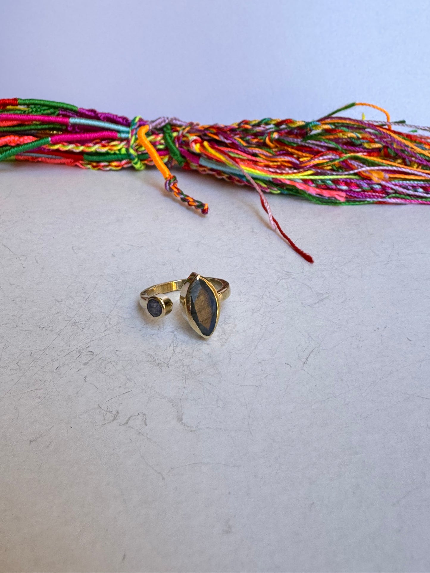 Anello boho dorato labradorite